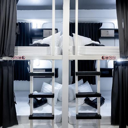 Vibes Hostel Bangkok Bagian luar foto