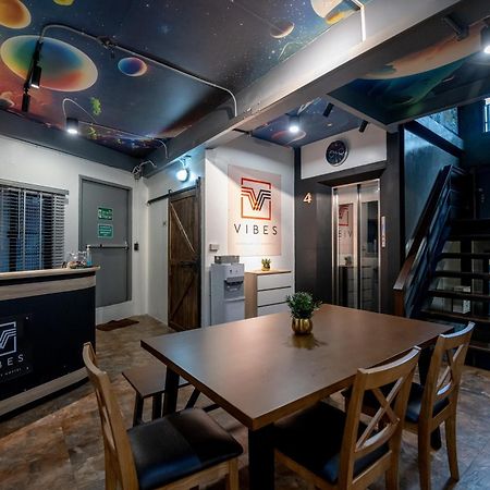 Vibes Hostel Bangkok Bagian luar foto