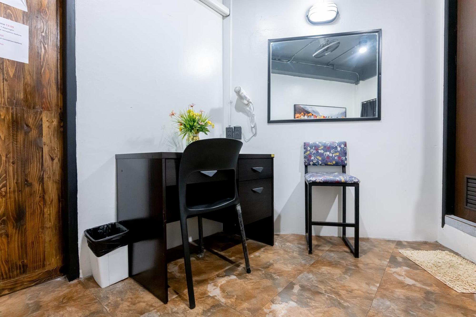 Vibes Hostel Bangkok Bagian luar foto