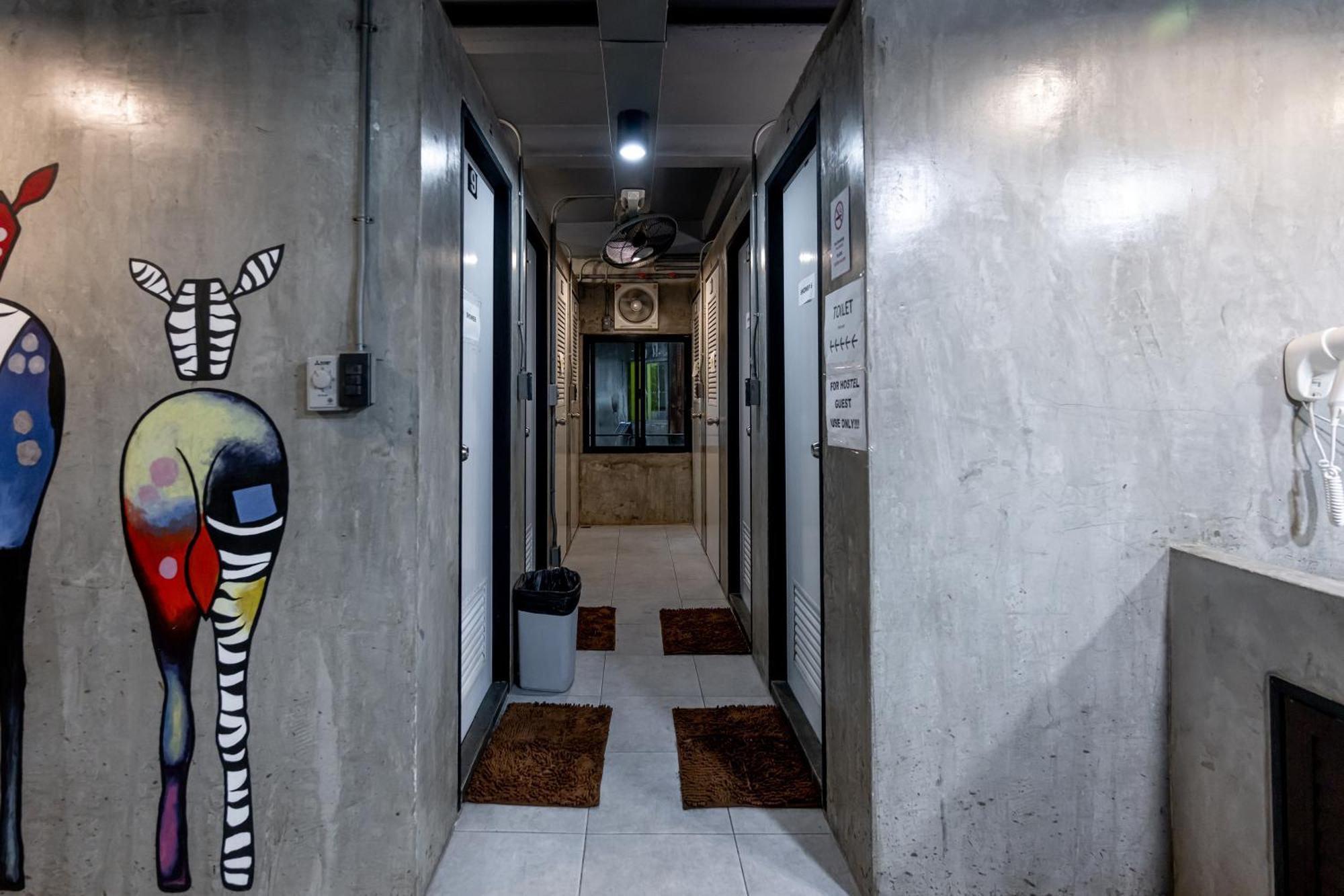 Vibes Hostel Bangkok Bagian luar foto