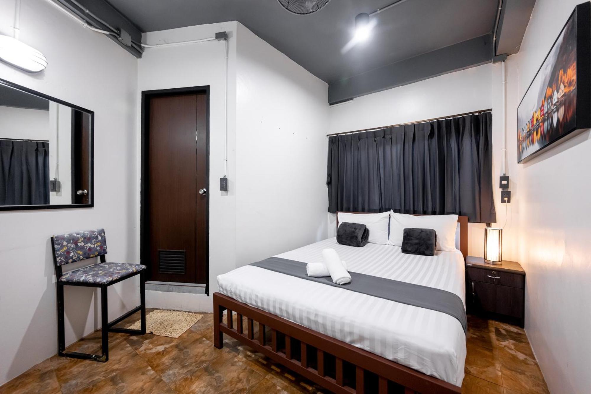 Vibes Hostel Bangkok Bagian luar foto