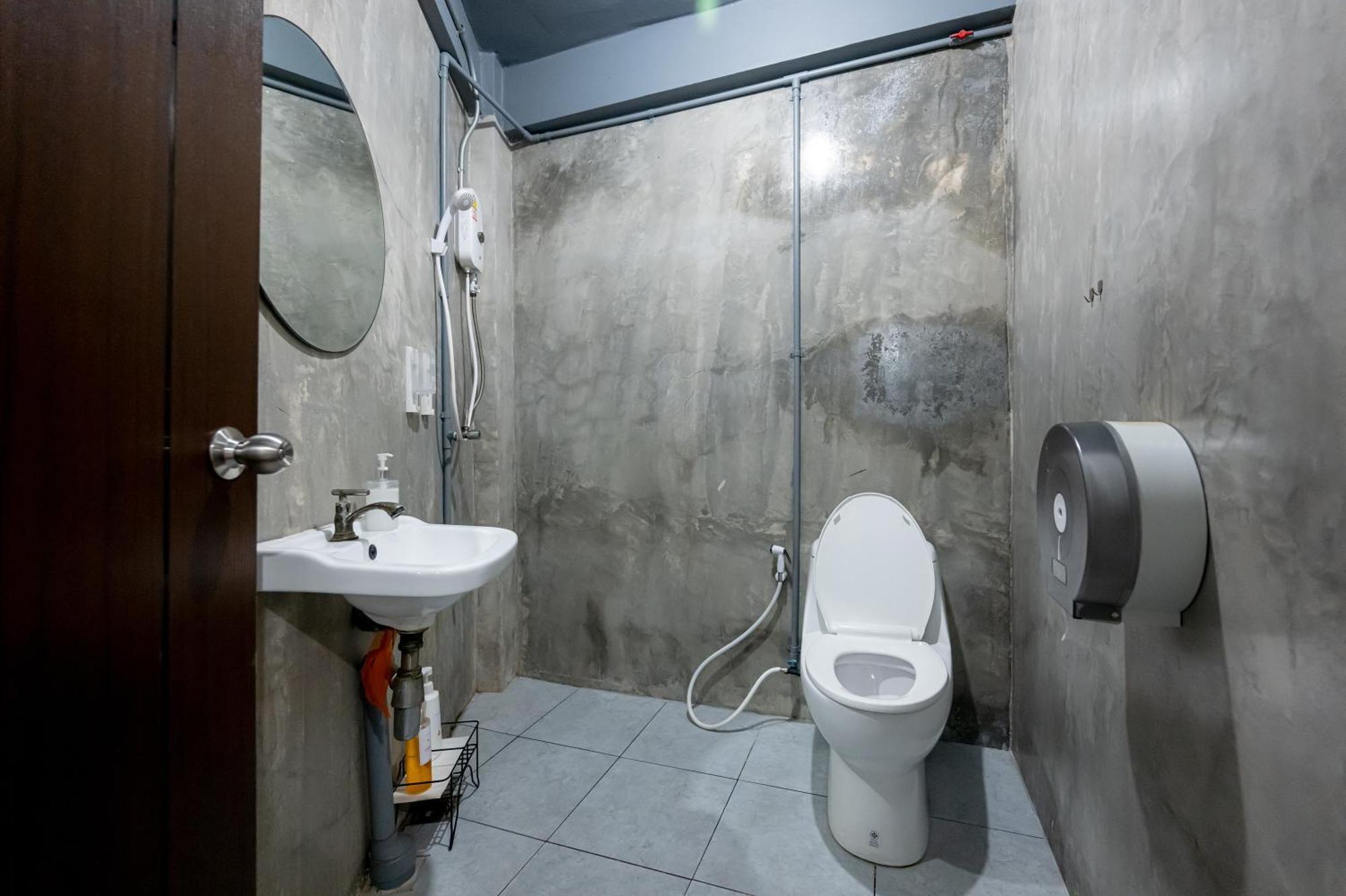 Vibes Hostel Bangkok Bagian luar foto