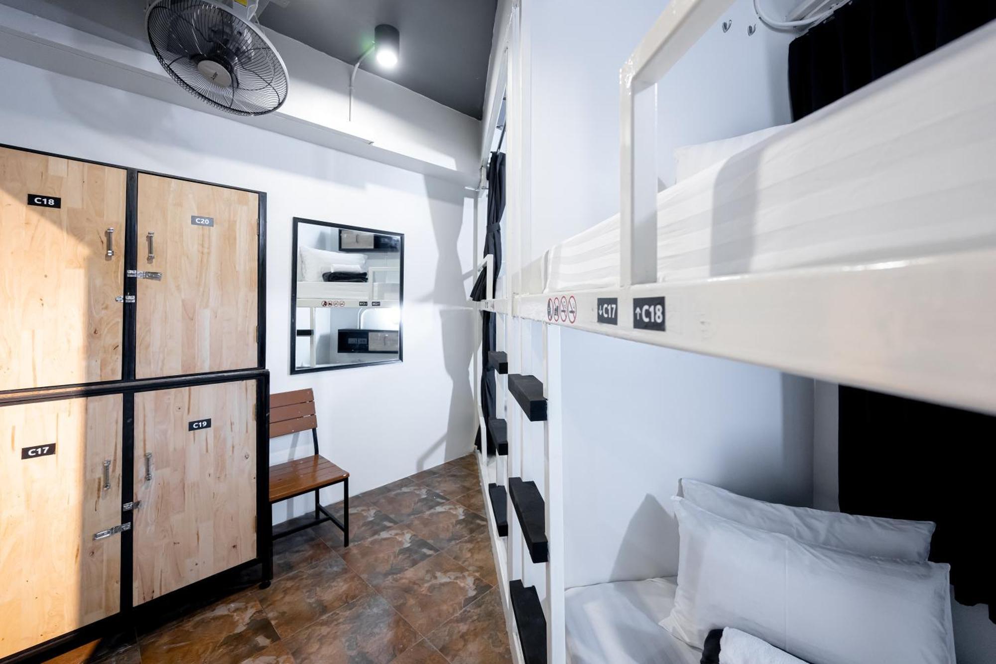 Vibes Hostel Bangkok Bagian luar foto
