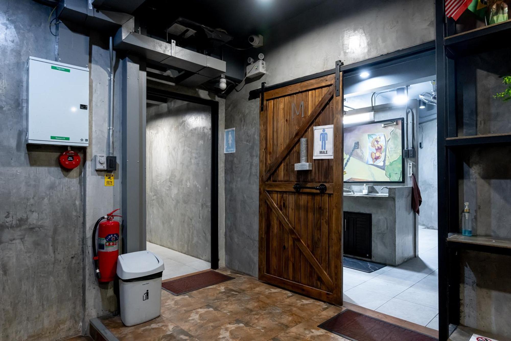Vibes Hostel Bangkok Bagian luar foto