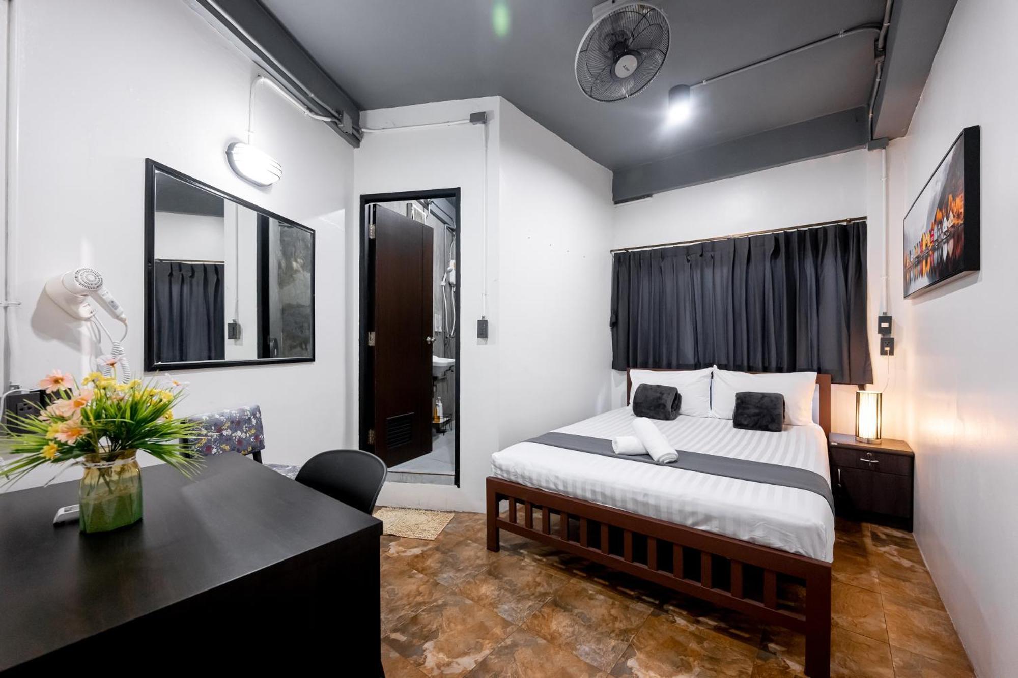 Vibes Hostel Bangkok Bagian luar foto