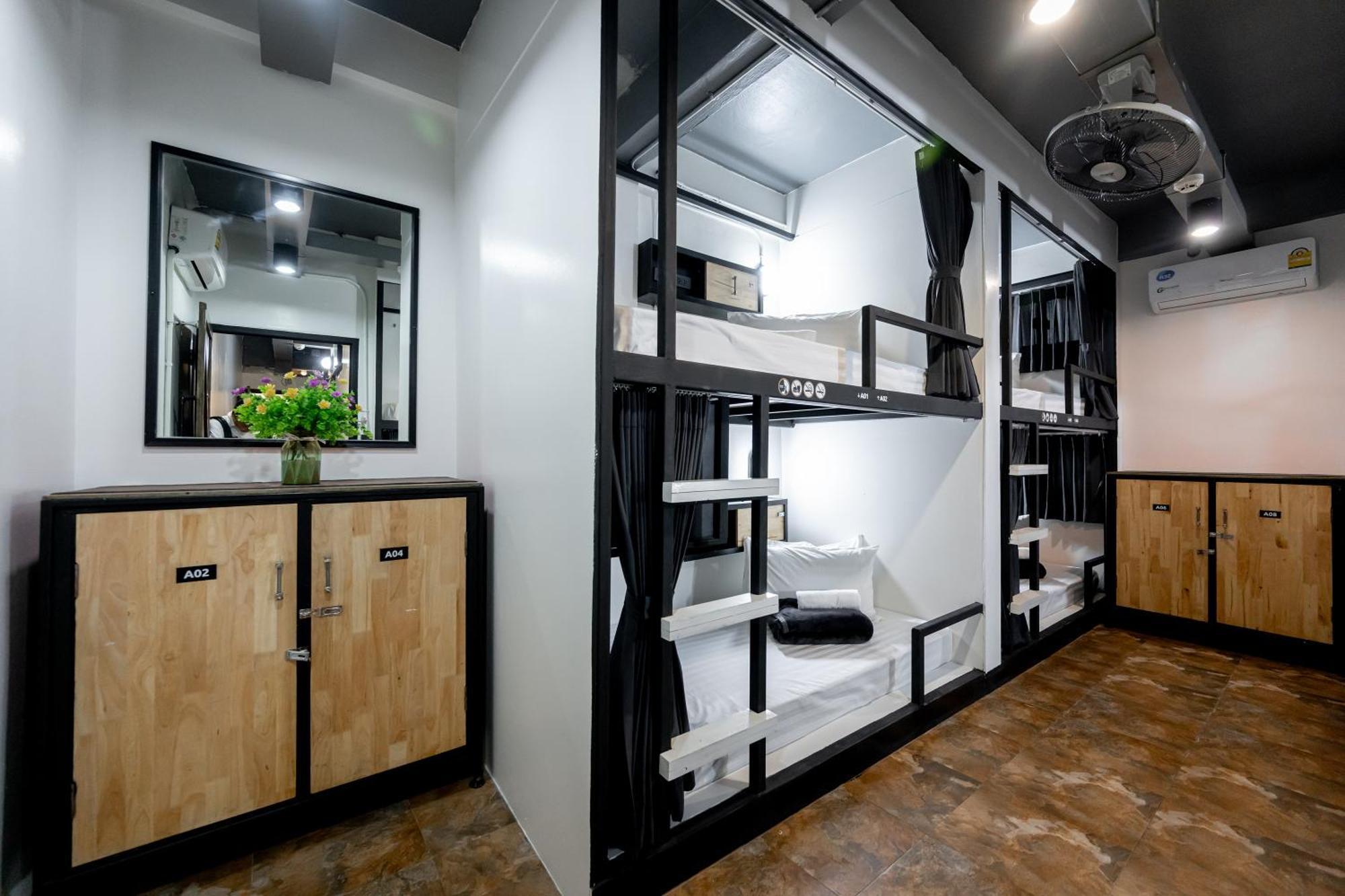 Vibes Hostel Bangkok Bagian luar foto