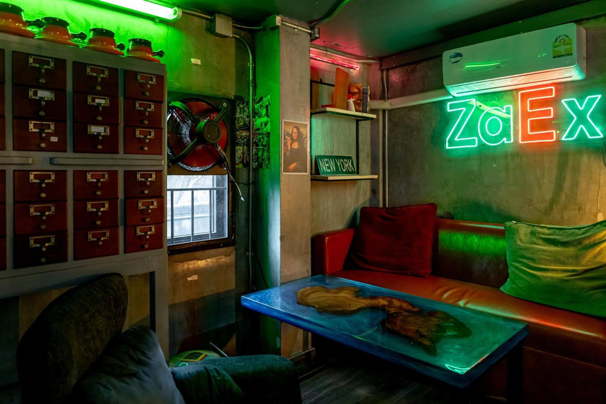 Vibes Hostel Bangkok Bagian luar foto