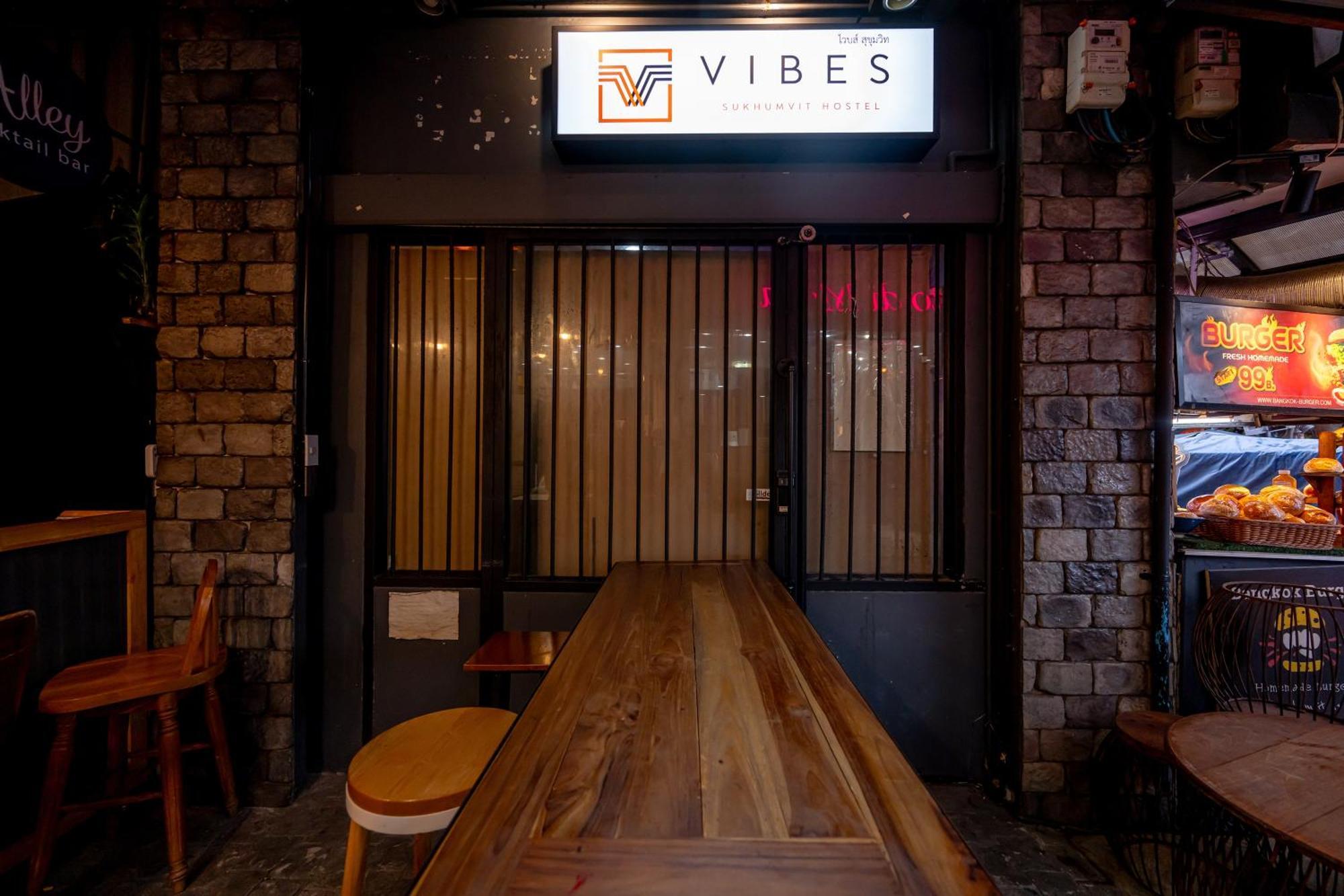 Vibes Hostel Bangkok Bagian luar foto