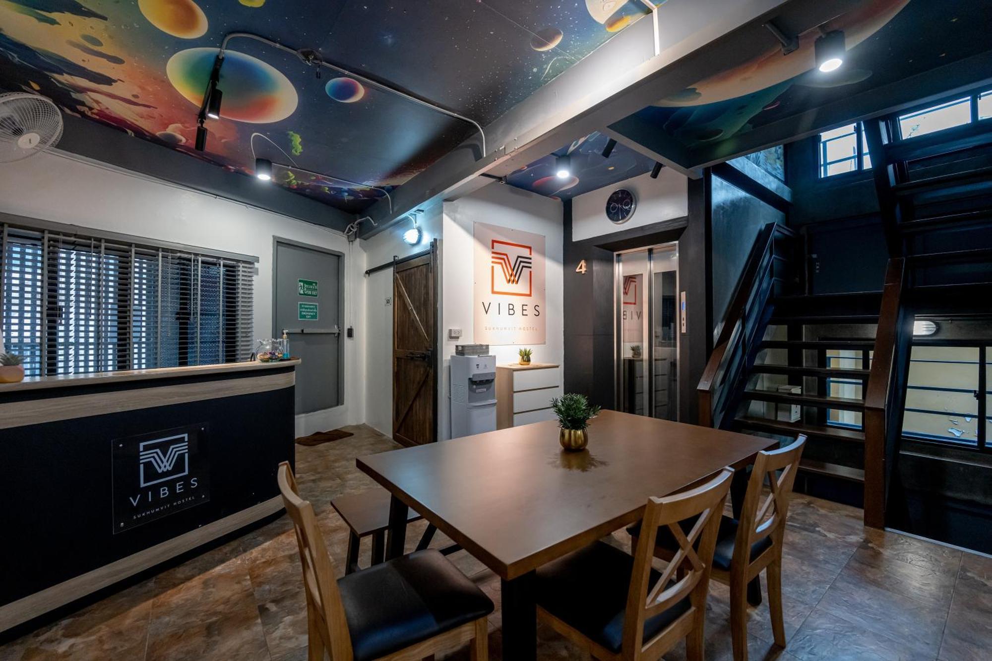 Vibes Hostel Bangkok Bagian luar foto