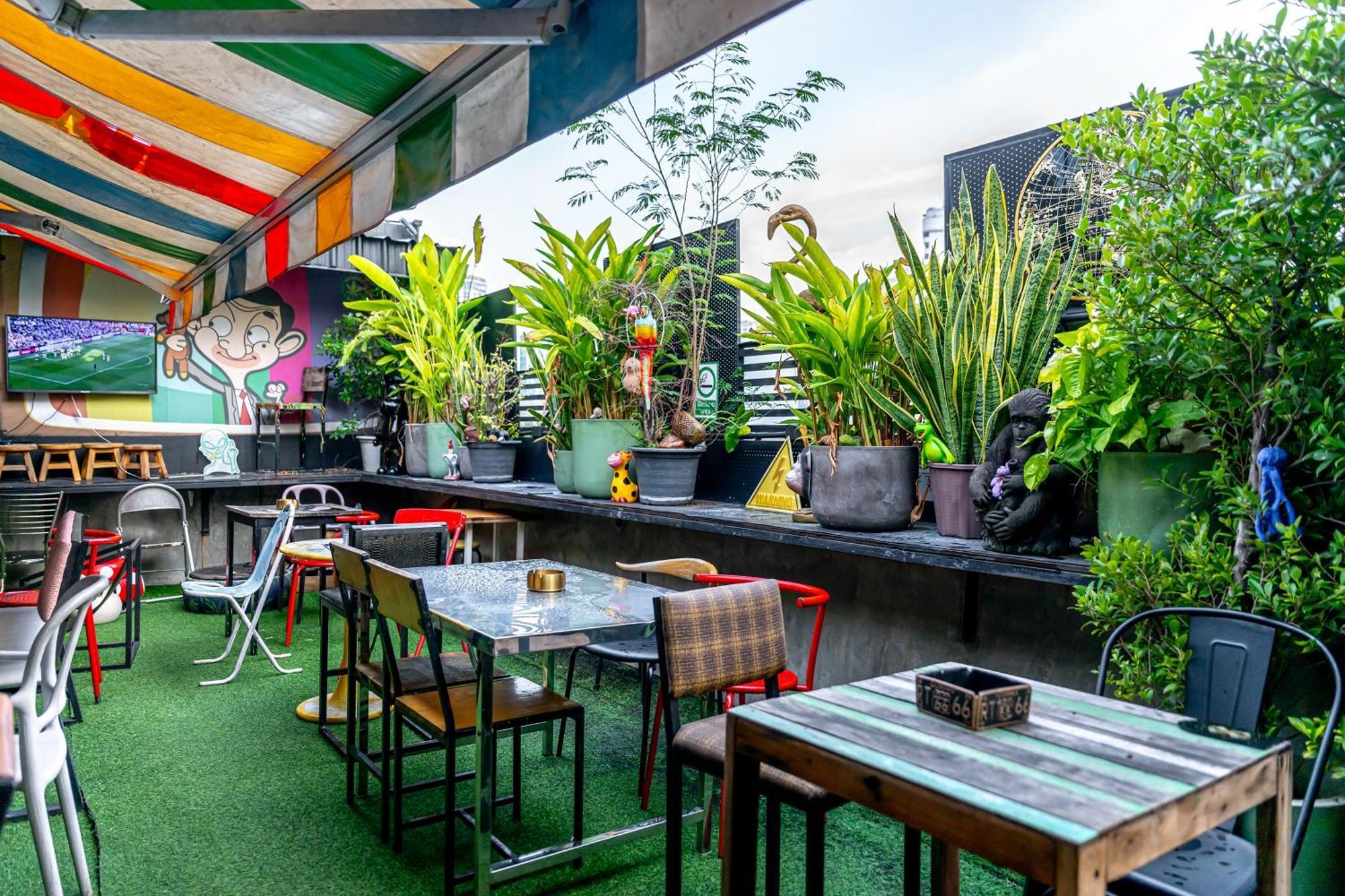 Vibes Hostel Bangkok Bagian luar foto
