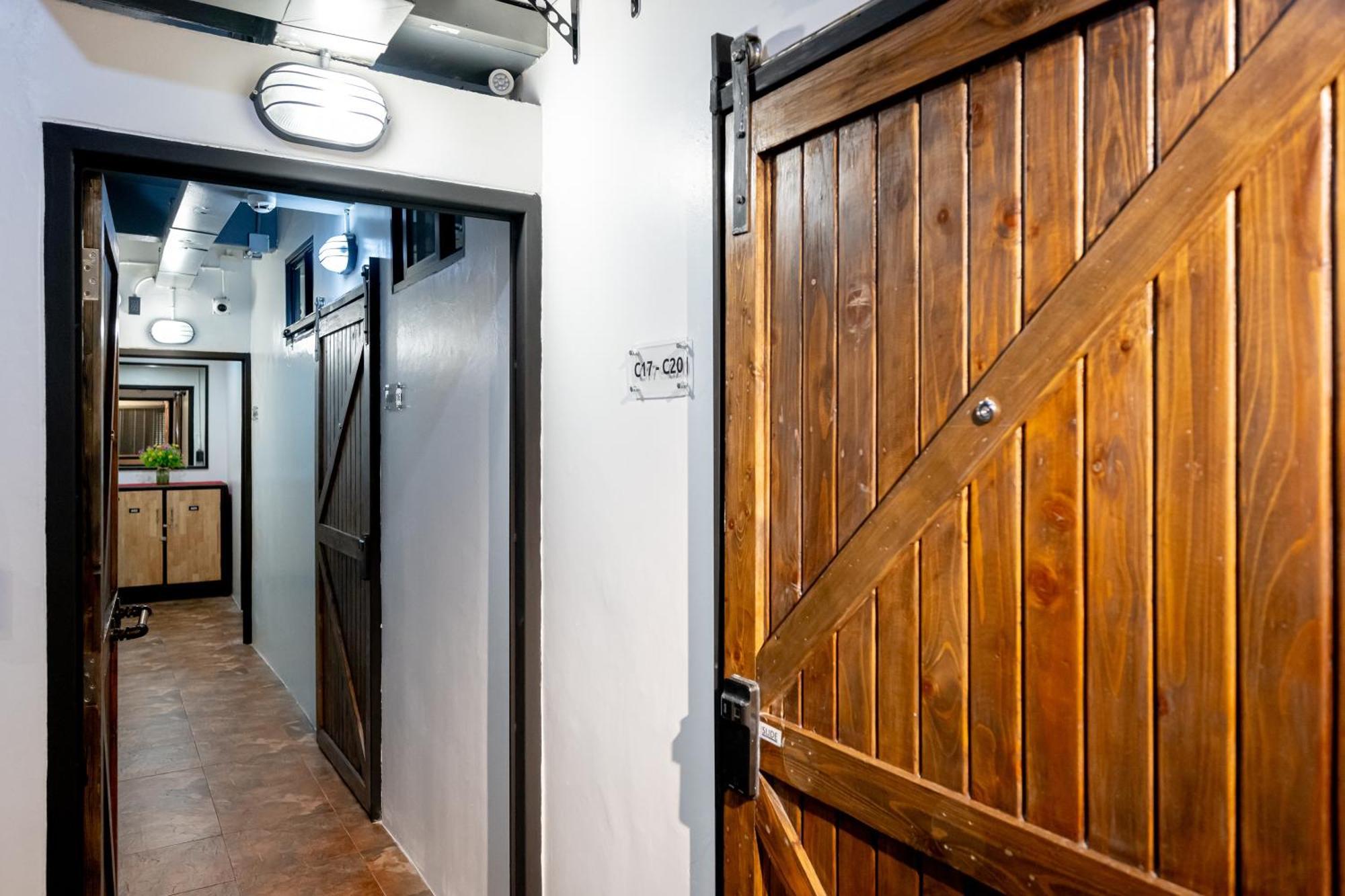 Vibes Hostel Bangkok Bagian luar foto