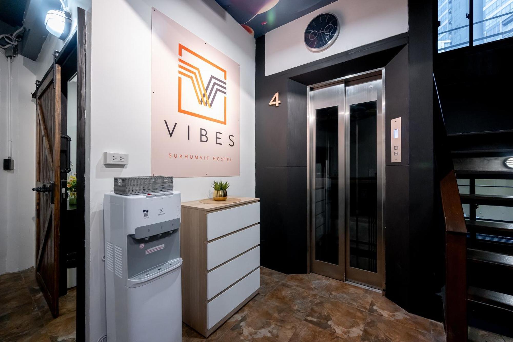 Vibes Hostel Bangkok Bagian luar foto
